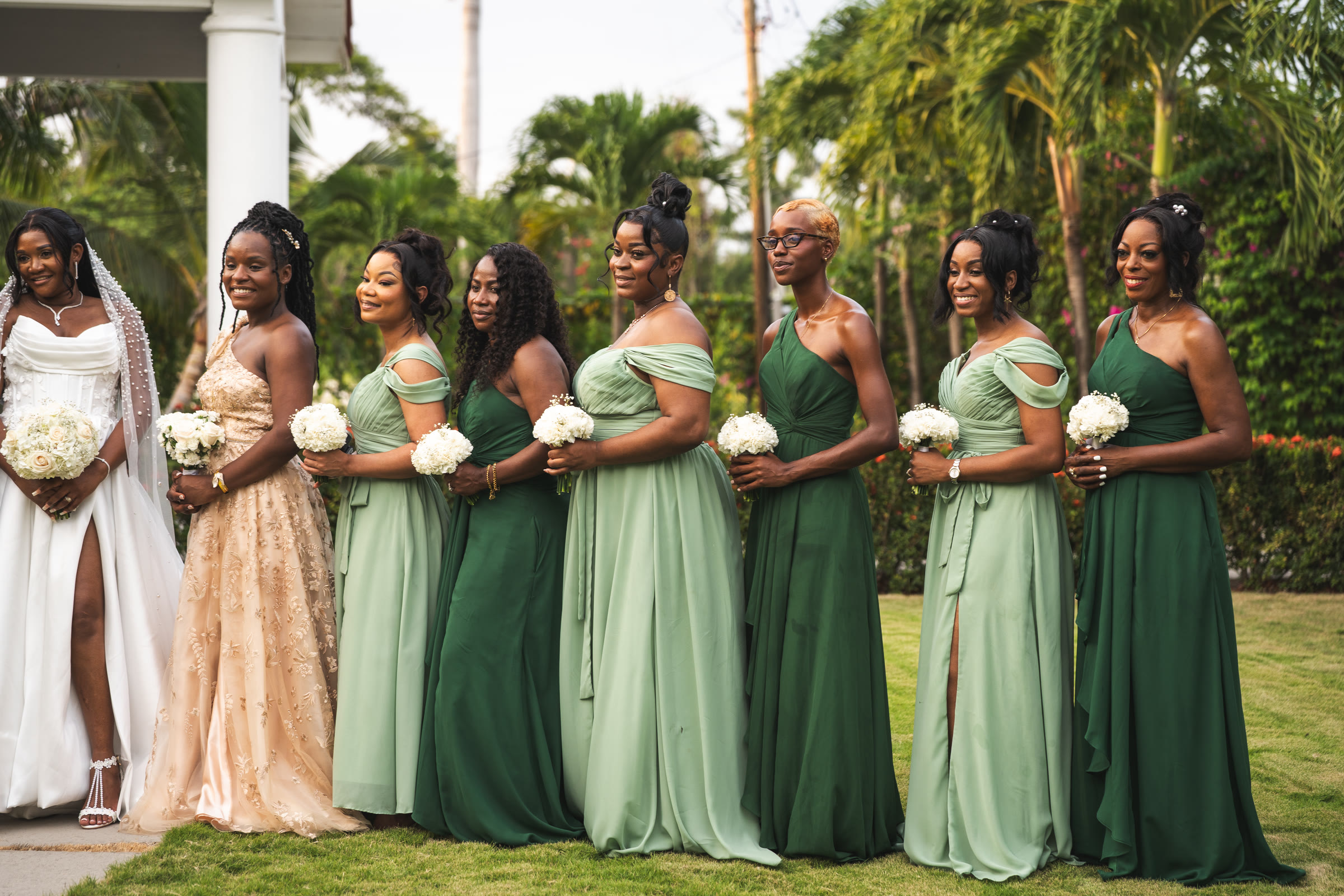 The bride with her bridesmaids in shades of green